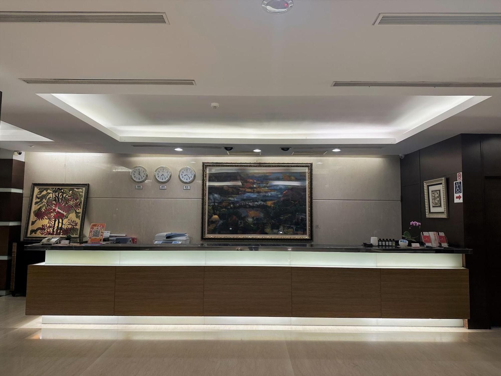 Young Soarlan Hotel - Ταϊνάν Εξωτερικό φωτογραφία