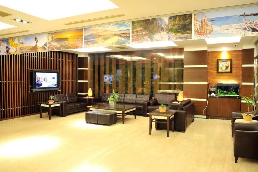 Young Soarlan Hotel - Ταϊνάν Εξωτερικό φωτογραφία